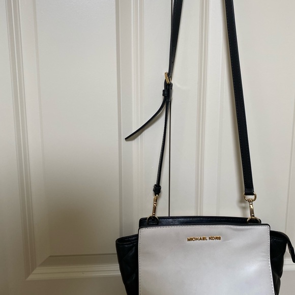 Michael Kors Purse - Picture 3 of 3